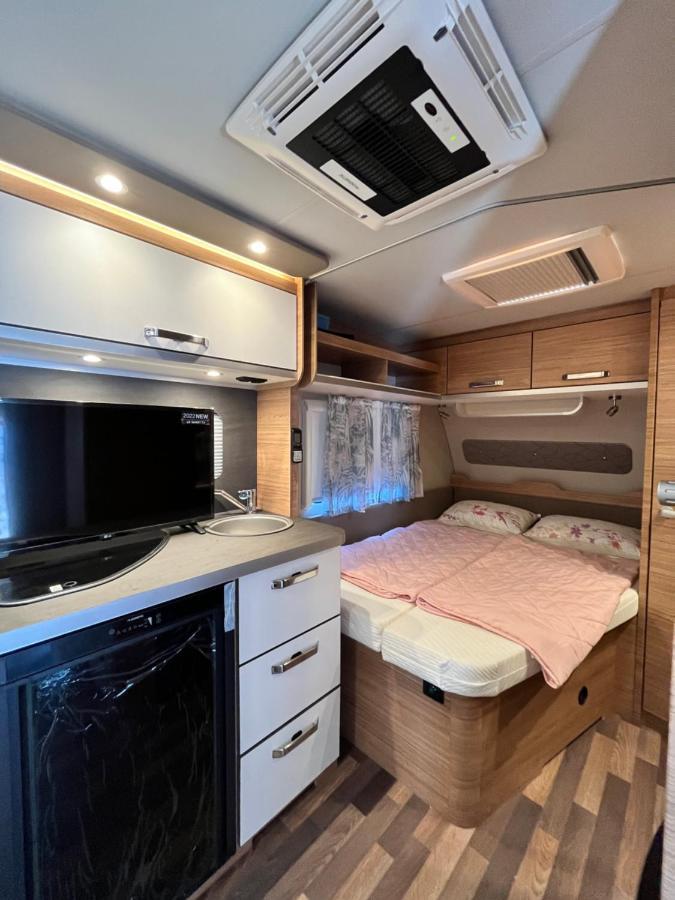 Lakokocsik A Tengerparton - Caravans At The Sandy Beach Privlaka  Zewnętrze zdjęcie
