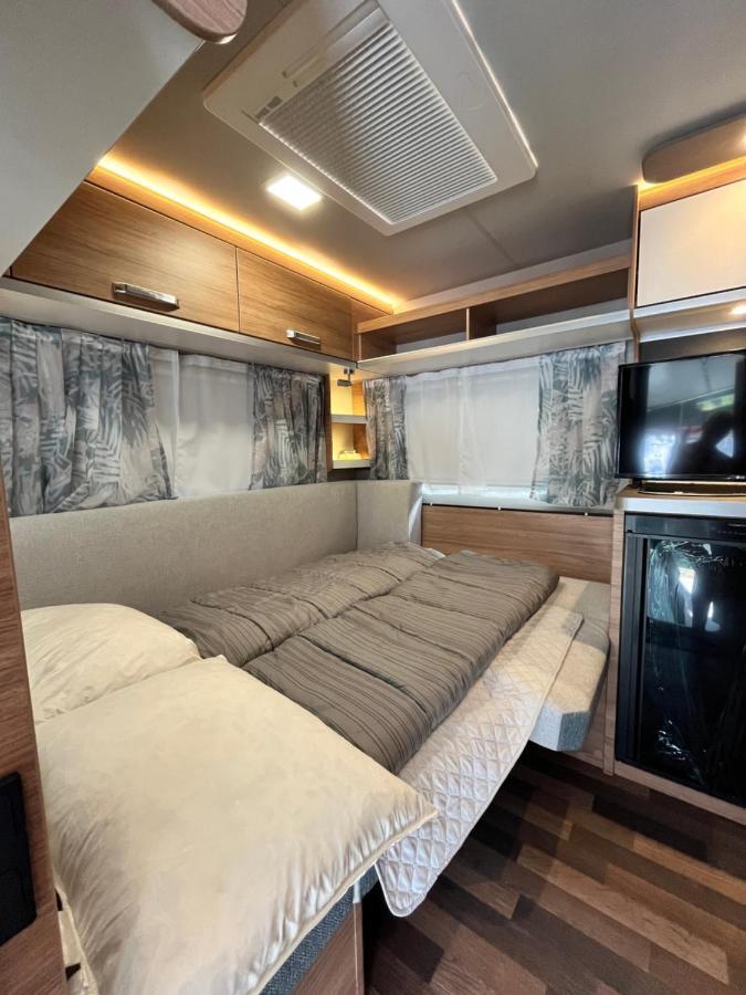 Lakokocsik A Tengerparton - Caravans At The Sandy Beach Privlaka  Zewnętrze zdjęcie