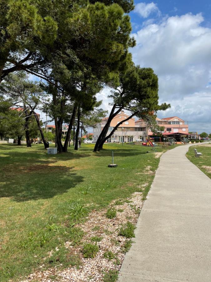 Lakokocsik A Tengerparton - Caravans At The Sandy Beach Privlaka  Zewnętrze zdjęcie
